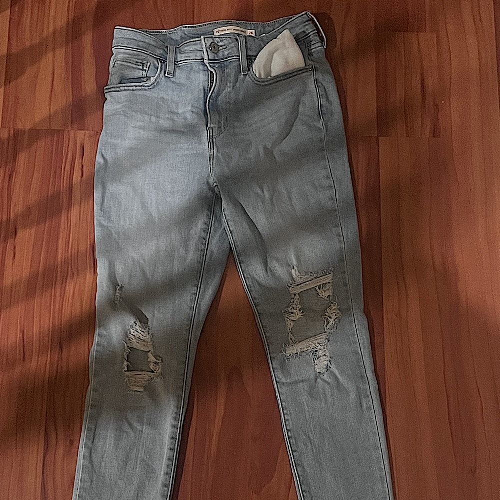 Skinny ripped jeans